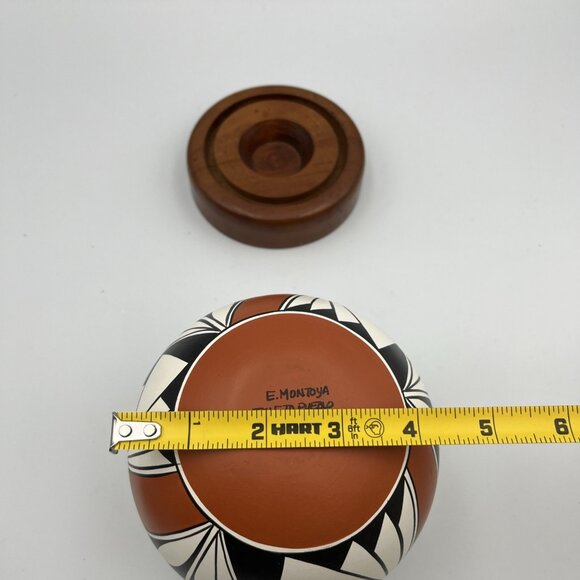 Vintage Mexican Isleta Pueblo Polychrome Pottery Seed Pot Artist E. Montoya - Picture 4 of 11